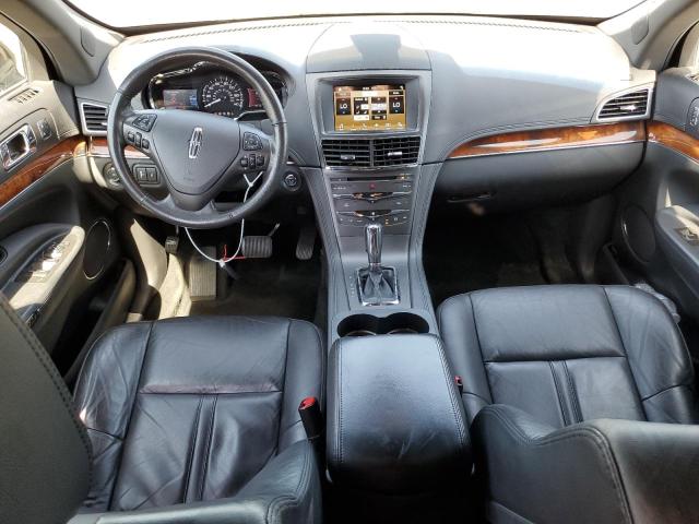 Photo 8 from auction – 2017 LINCOLN MKT with VIN 2LMHJ5NK4HBL01811
