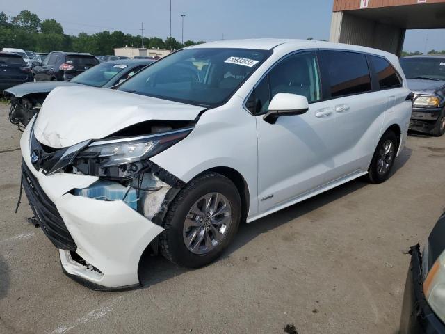 TOYOTA SIENNA LE 2021 with VIN 5TDKRKEC3MS015589 - Photo from auction