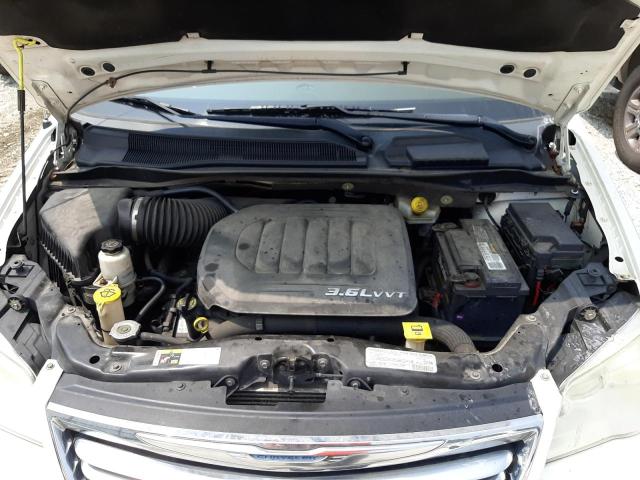 Photo 12 from auction – 2013 CHRYSLER TOWN & COU with VIN 2C4RC1CGXDR695967