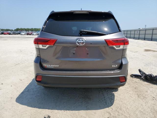 Photo 6 from auction – 2018 TOYOTA HIGHLANDER with VIN 5TDKZRFH4JS527022