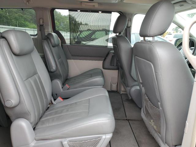 Photo 11 from auction – 2010 CHRYSLER TOWN & COU with VIN 2A4RR5D1XAR113937