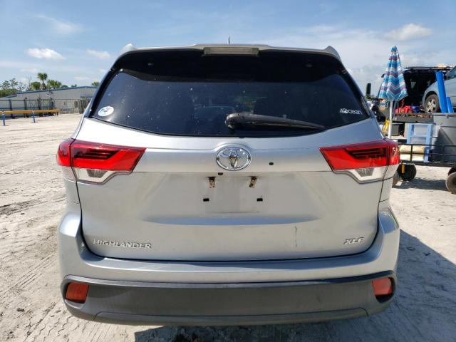 Photo 6 from auction – 2018 TOYOTA HIGHLANDER with VIN 5TDKZRFH4JS546282