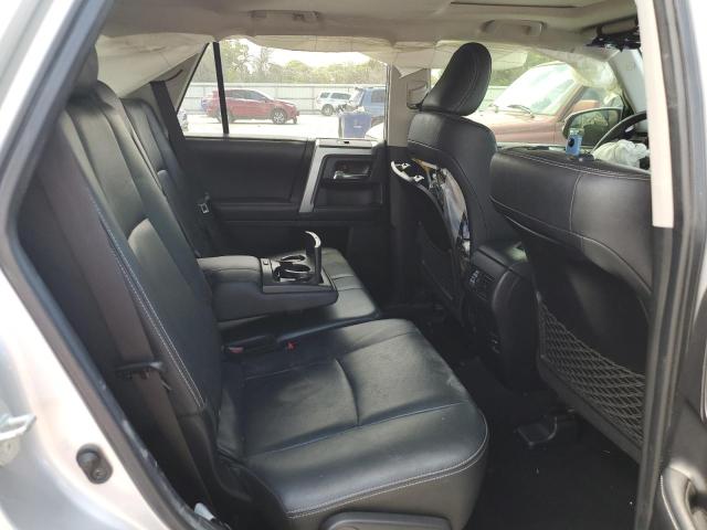 Photo 11 from auction – 2019 TOYOTA 4RUNNER SR with VIN JTEBU5JR4K5636106