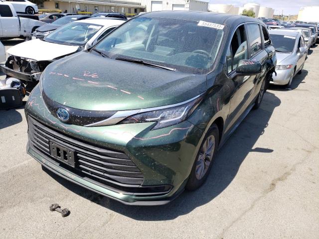 TOYOTA SIENNA LE 2022 with VIN 5TDKRKEC8NS097756 - Photo from auction