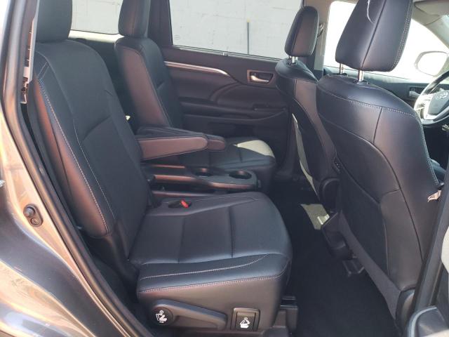 Photo 11 from auction – 2018 TOYOTA HIGHLANDER with VIN 5TDDZRFH6JS900263