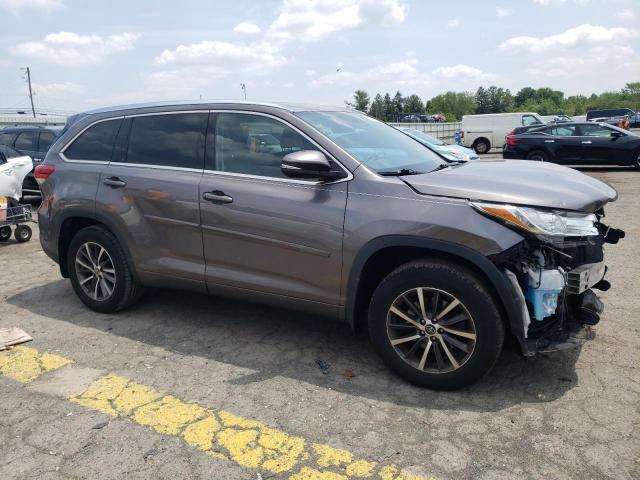 Photo 4 from auction – 2018 TOYOTA HIGHLANDER with VIN 5TDJZRFH1JS914963