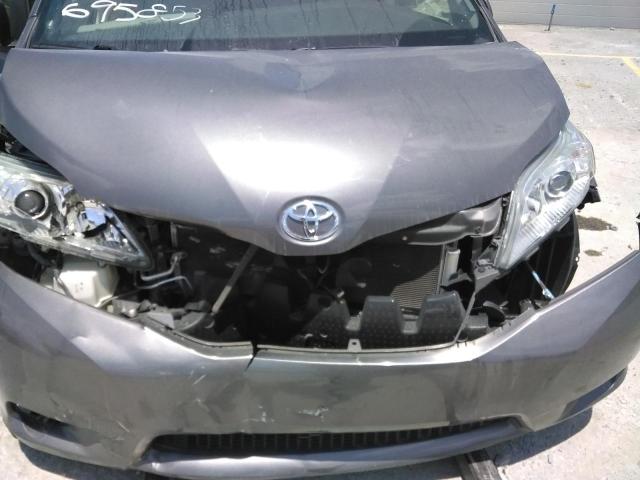 Photo 7 from auction – 2016 TOYOTA SIENNA XLE with VIN 5TDYK3DC4GS695853