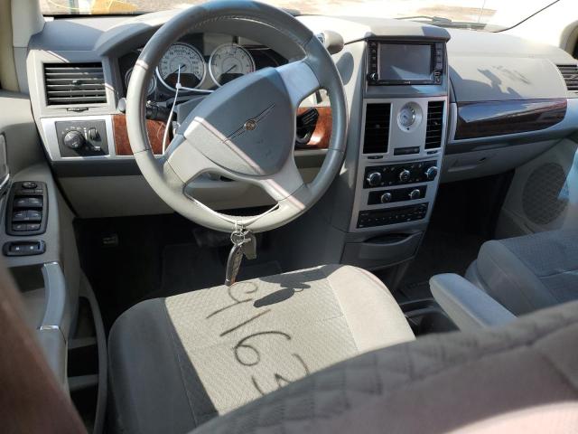 Photo 8 from auction – 2009 CHRYSLER TOWN & COU with VIN 2A8HR54X09R681785