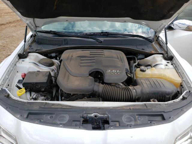 Photo 11 from auction – 2018 CHRYSLER 300 LIMITE with VIN 2C3CCAEG5JH127019