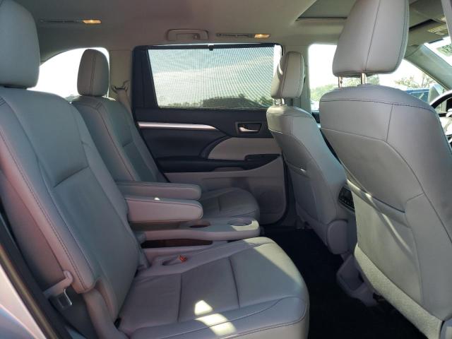 Photo 11 from auction – 2019 TOYOTA HIGHLANDER with VIN 5TDJZRFH1KS714344