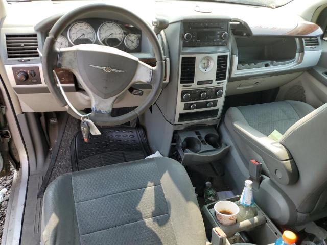 Photo 8 from auction – 2010 CHRYSLER TOWN & COU with VIN 2A4RR5D19AR252568