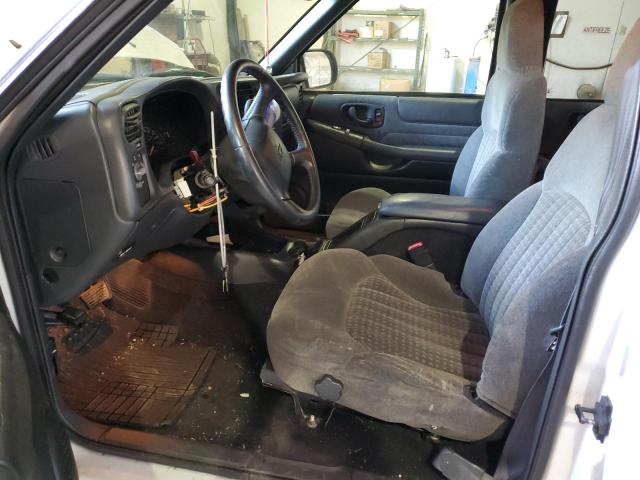 Photo 7 from auction – 2002 CHEVROLET BLAZER with VIN 1GNDT13W32K189692