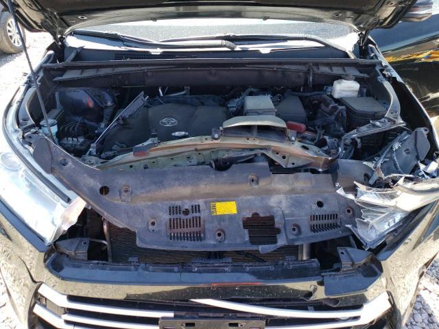 Photo 11 from auction – 2018 TOYOTA HIGHLANDER with VIN 5TDKZRFH4JS281248
