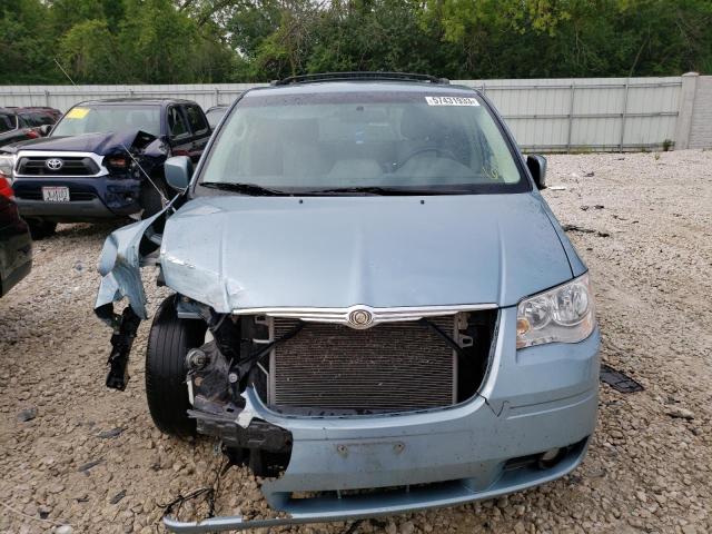 Photo 5 from auction – 2010 CHRYSLER TOWN & COU with VIN 2A4RR8DX5AR442082