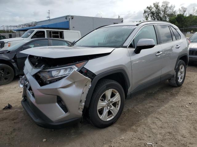 TOYOTA RAV4 XLE 2021 with VIN 2T3W1RFV2MC135563 - Photo from auction