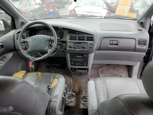 Photo 8 from auction – 2000 TOYOTA SIENNA with VIN 4T3ZF13C8YU206224