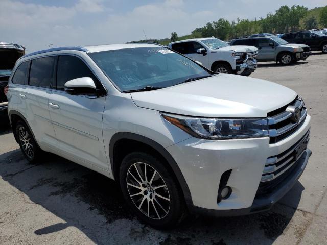 Photo 4 from auction – 2017 TOYOTA HIGHLANDER with VIN 5TDDZRFH2HS431439