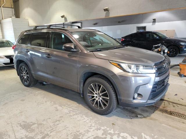 Photo 4 from auction – 2017 TOYOTA HIGHLANDER with VIN 5TDJZRFH1HS478822