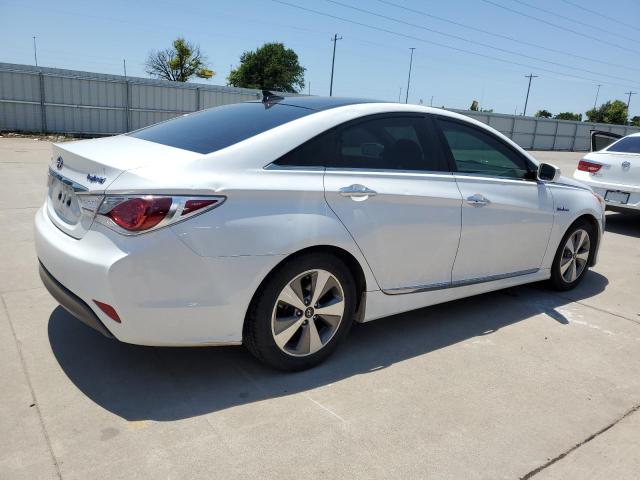 Photo 3 from auction – 2011 HYUNDAI SONATA HYB with VIN KMHEC4A4XBA006855