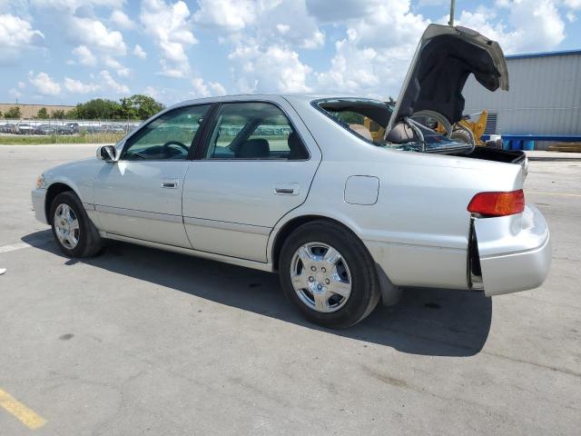 Photo 2 from auction – 2000 TOYOTA CAMRY LE with VIN JT2BG28K6Y0430299