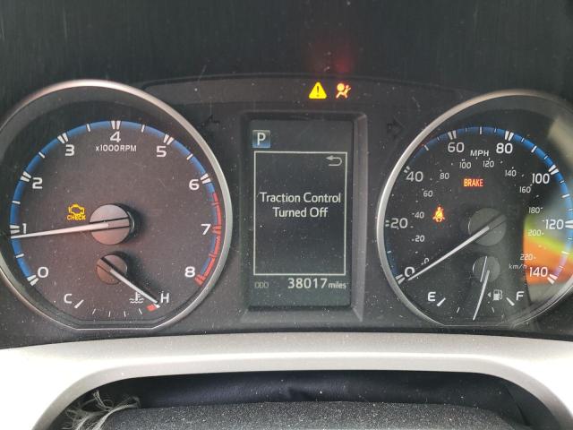 Photo 9 from auction – 2018 TOYOTA RAV4 LE with VIN JTMBFREV4JJ718954