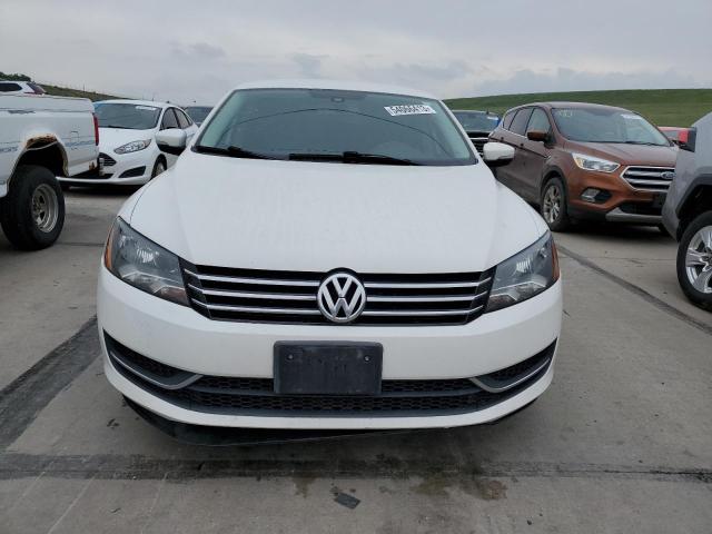 Photo 5 from auction – 2015 VOLKSWAGEN PASSAT S with VIN 1VWAT7A39FC015047