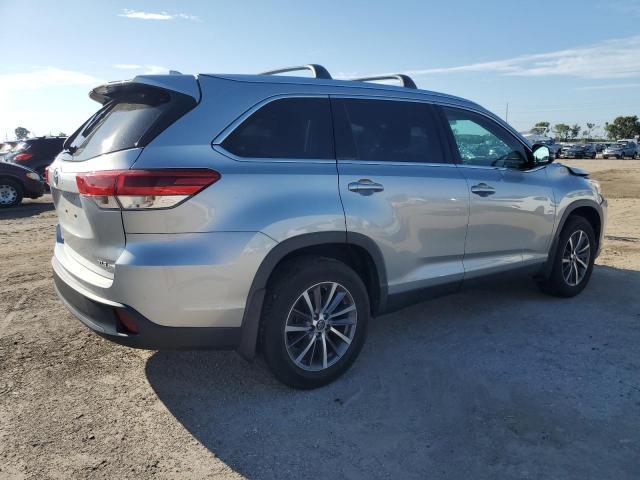 Photo 3 from auction – 2019 TOYOTA HIGHLANDER with VIN 5TDJZRFH1KS714344