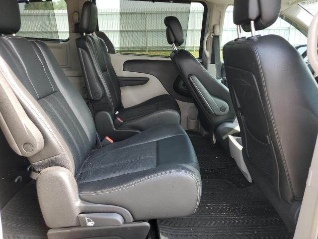 Photo 11 from auction – 2016 CHRYSLER TOWN & COU with VIN 2C4RC1CG6GR215539