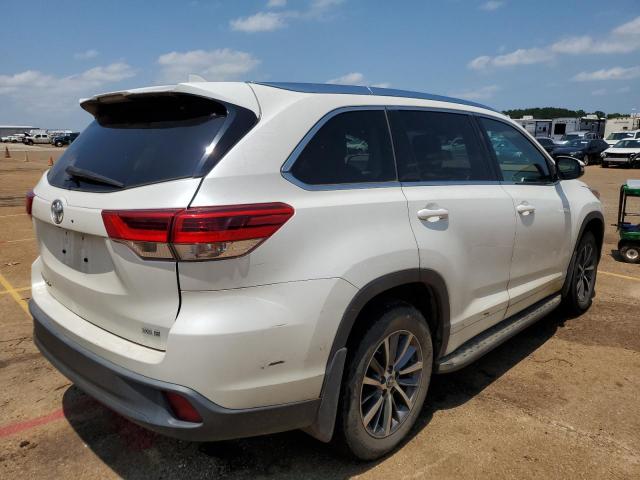Photo 3 from auction – 2018 TOYOTA HIGHLANDER with VIN 5TDKZRFH6JS264032