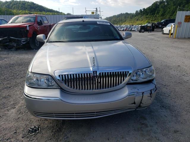 Photo 5 from auction – 2004 LINCOLN TOWN CAR E with VIN 1LNHM81W24Y612048