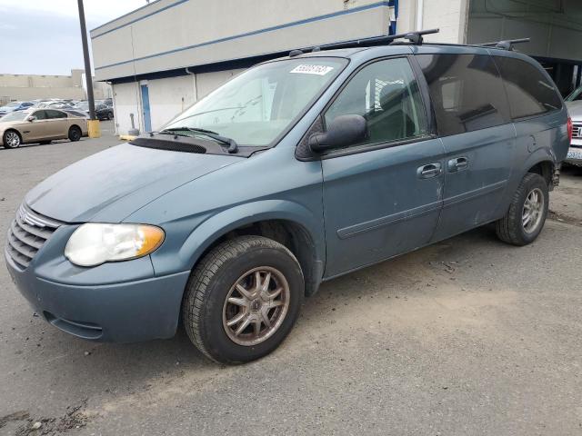 CHRYSLER TOWN & COU 2005 with VIN 2C4GP44R05R553982 - Photo from auction