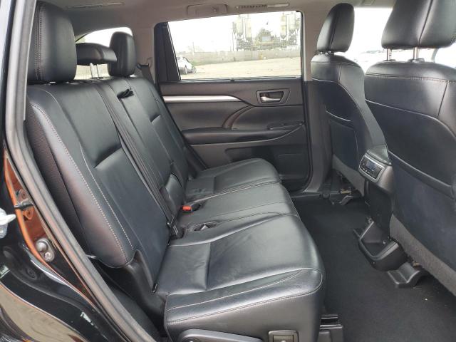Photo 11 from auction – 2018 TOYOTA HIGHLANDER with VIN 5TDKZRFH5JS264331