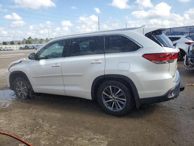 Photo 2 from auction – 2017 TOYOTA HIGHLANDER with VIN 5TDJZRFH5HS451400
