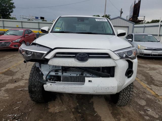 Photo 5 from auction – 2022 TOYOTA 4RUNNER SR with VIN JTEMU5JR4N6080936