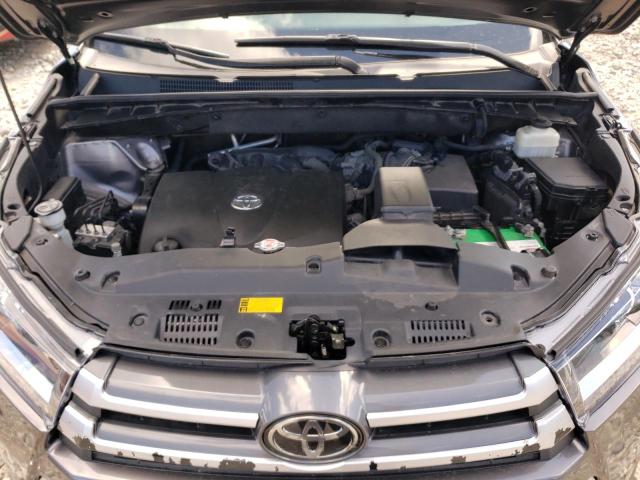 Photo 12 from auction – 2018 TOYOTA HIGHLANDER with VIN 5TDBZRFH2JS843499