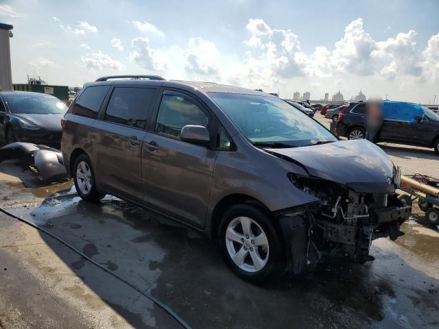 Фото 4 с аукциона – 2017 TOYOTA SIENNA LE с VIN 5TDKZ3DC2HS782878