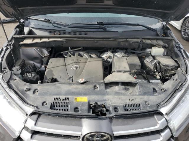 Photo 12 from auction – 2018 TOYOTA HIGHLANDER with VIN 5TDJZRFH0JS839365