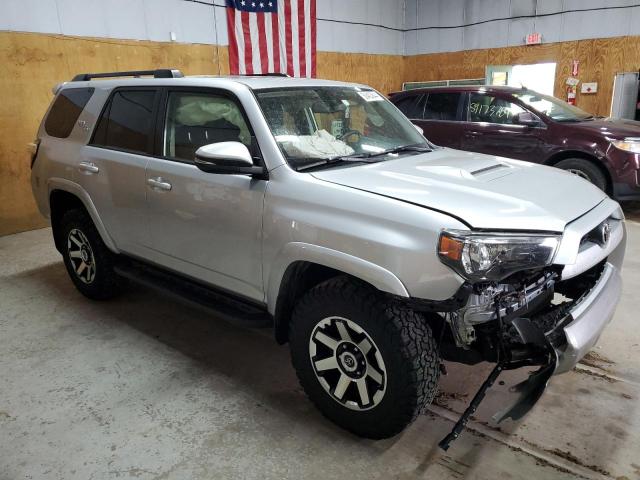 Photo 4 from auction – 2019 TOYOTA 4RUNNER SR with VIN JTEBU5JR0K5720522