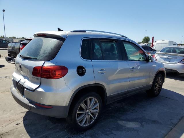 Photo 3 from auction – 2013 VOLKSWAGEN 412 with VIN WVGAV3AXXDW598972