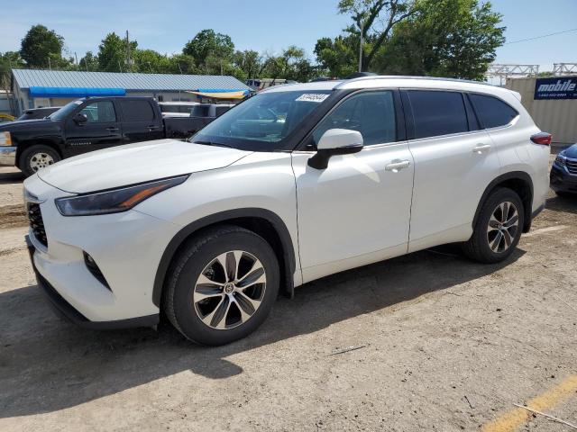 TOYOTA HIGHLANDER 2021 with VIN 5TDHZRBH7MS103984 - Photo from auction
