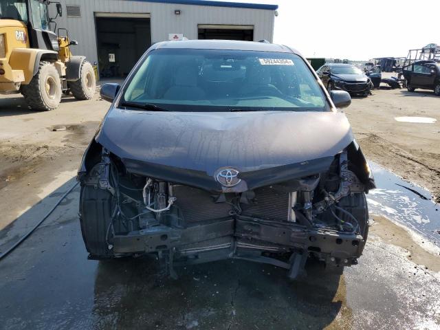 Photo 5 from auction – 2017 TOYOTA SIENNA LE with VIN 5TDKZ3DC2HS782878
