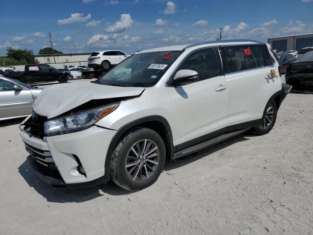 TOYOTA HIGHLANDER 2019 with VIN 5TDKZRFH8KS357510 - Photo from auction