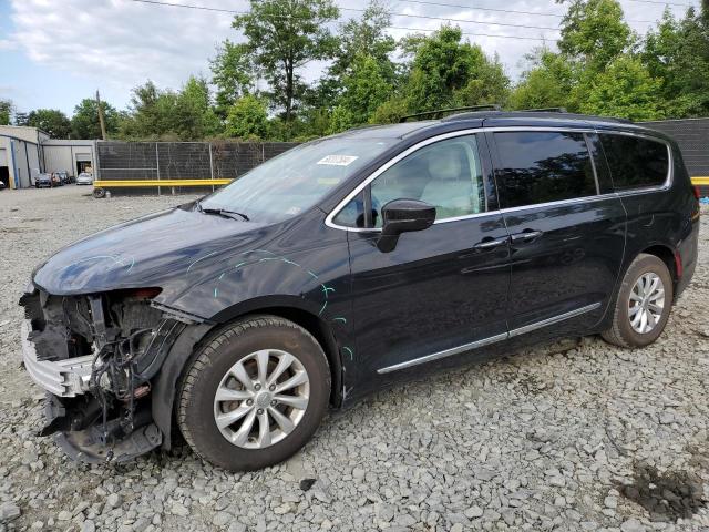 CHRYSLER PACIFICA T 2017 with VIN 2C4RC1BGXHR684765 - Photo from auction