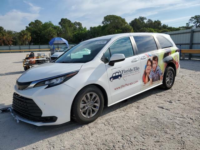 TOYOTA SIENNA LE 2023 with VIN 5TDKRKEC4PS157731 - Photo from auction