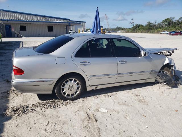 Photo 3 from auction – 2001 MERCEDES-BENZ E 320 4MAT with VIN WDBJF82J81X047632