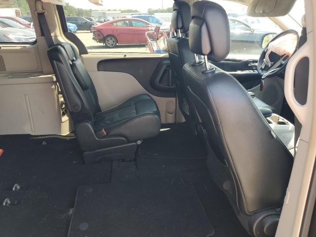 Photo 11 from auction – 2015 CHRYSLER TOWN & COU with VIN 2C4RC1BG4FR740812
