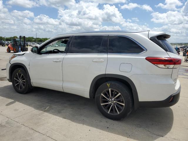Photo 2 from auction – 2018 TOYOTA HIGHLANDER with VIN 5TDKZRFH6JS535722