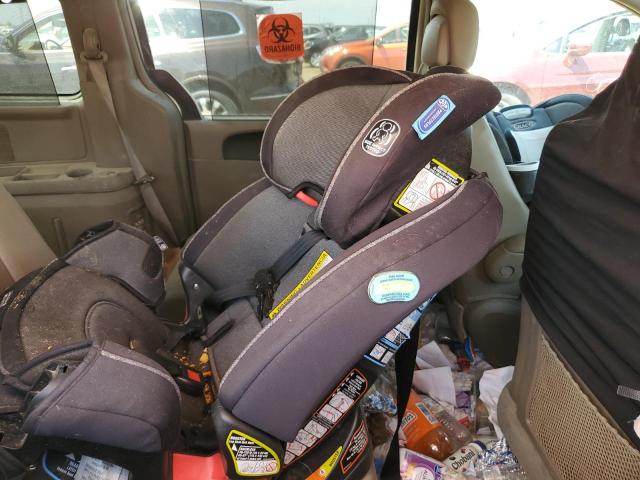 Photo 11 from auction – 2015 CHRYSLER TOWN & COU with VIN 2C4RC1BG6FR602267