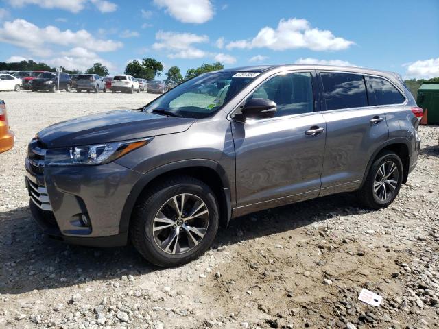 TOYOTA HIGHLANDER 2018 with VIN 5TDBZRFH2JS843499 - Photo from auction