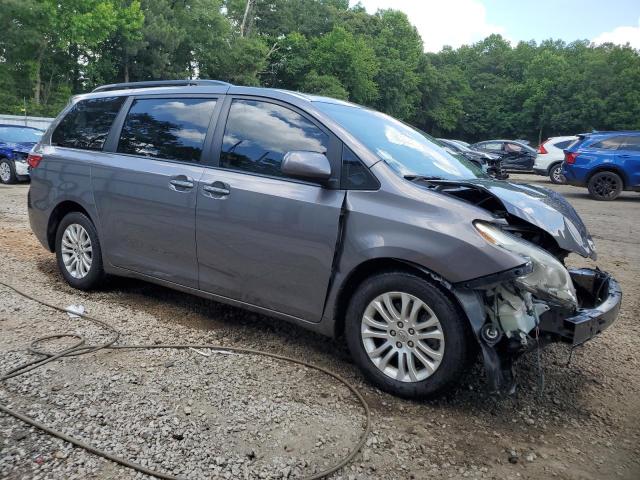 Photo 4 from auction – 2017 TOYOTA SIENNA XLE with VIN 5TDYZ3DC0HS869107